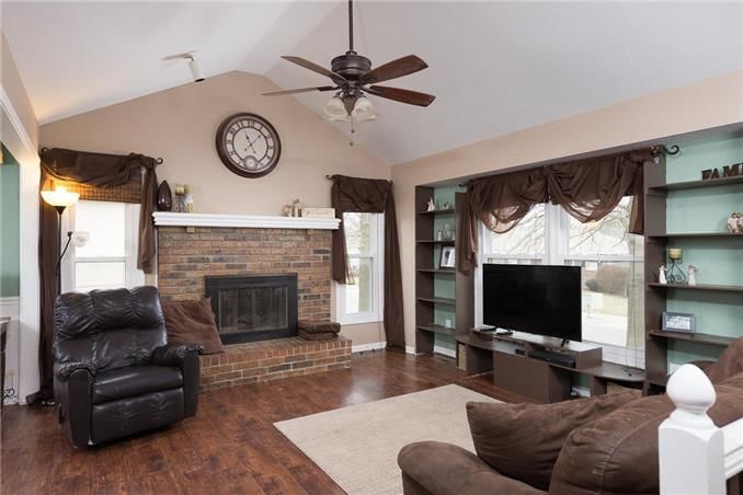 707 SE GREENRIDGE Drive — photo 2