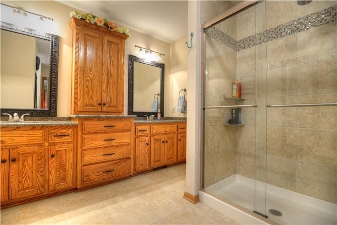 804 NE JAMESTOWN Court — photo 13