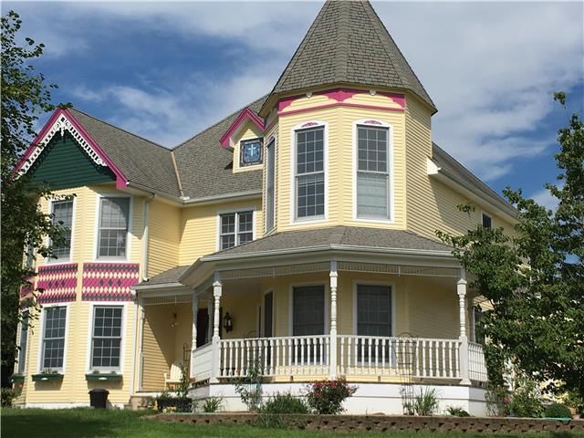 1 Victorian Court — photo 2