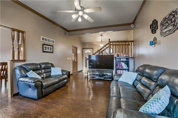 632 NE MICHAEL Drive — photo 4