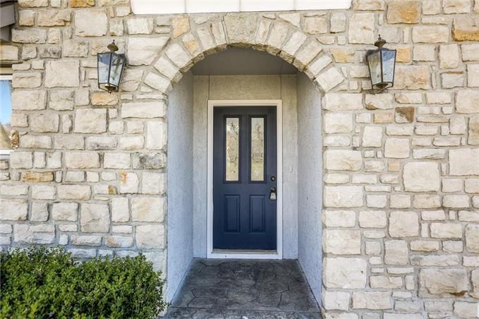 529 NW AMBERSHAM Drive — photo 2
