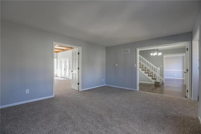 529 NW AMBERSHAM Drive — photo 11