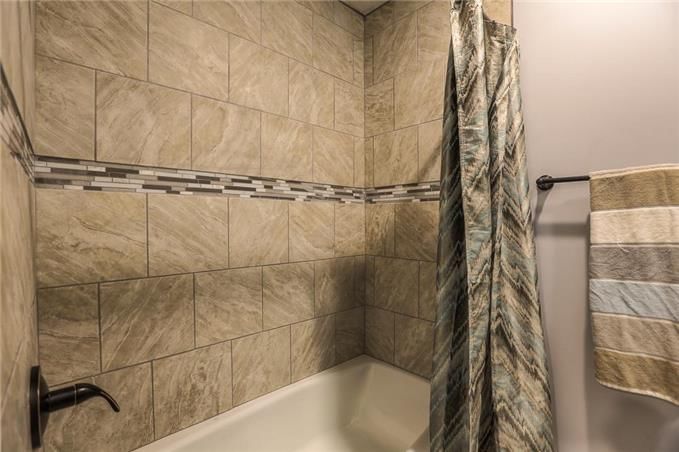 529 NW AMBERSHAM Drive — photo 16