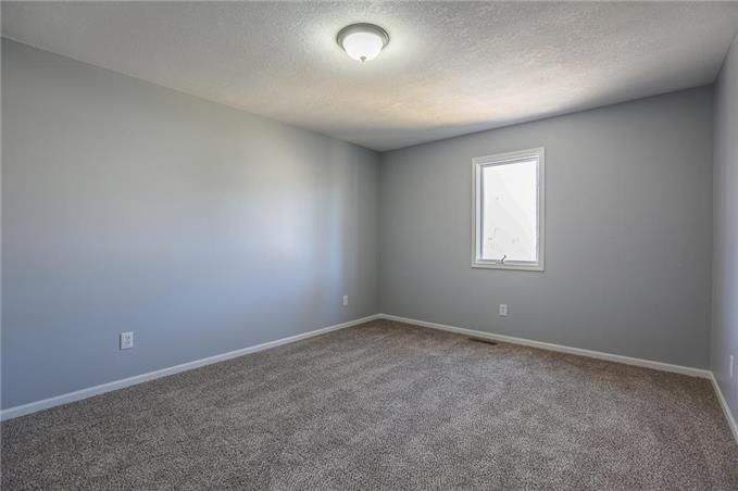 529 NW AMBERSHAM Drive — photo 18