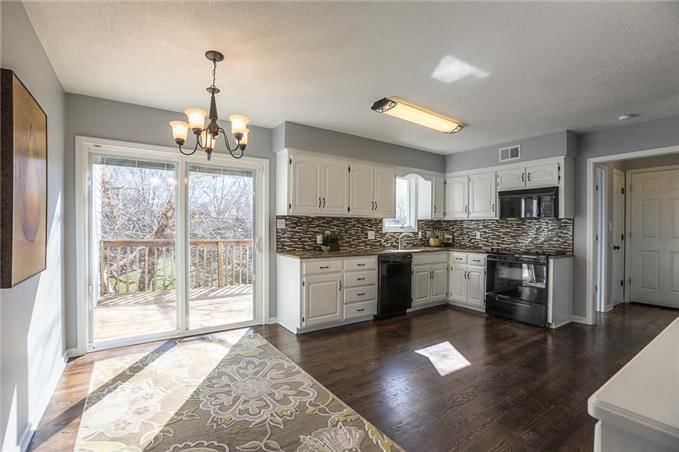 529 NW AMBERSHAM Drive — photo 8