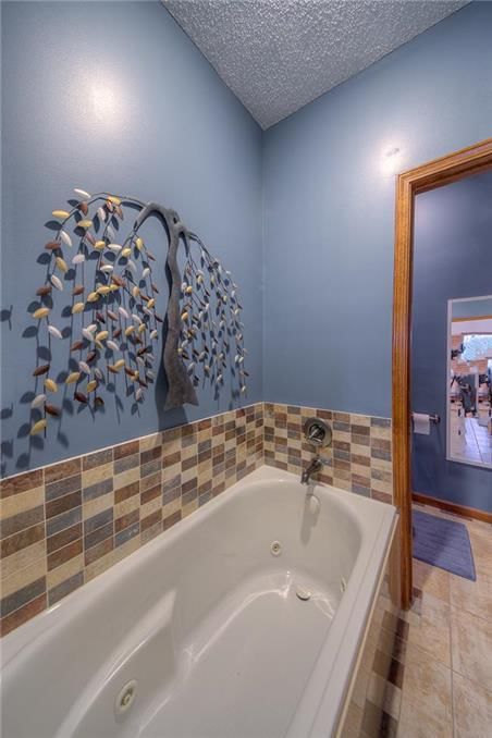 608 NE ST ANDREWS Circle — photo 12