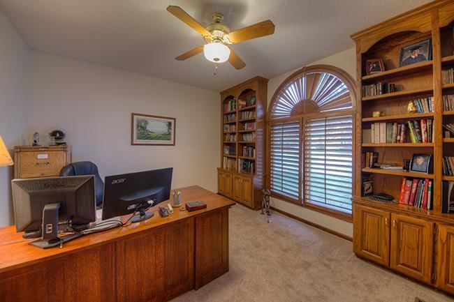 608 NE ST ANDREWS Circle — photo 3