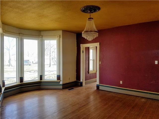 303 S WILLOW Street — photo 8