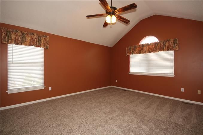 1933 Claywoods Parkway — photo 11
