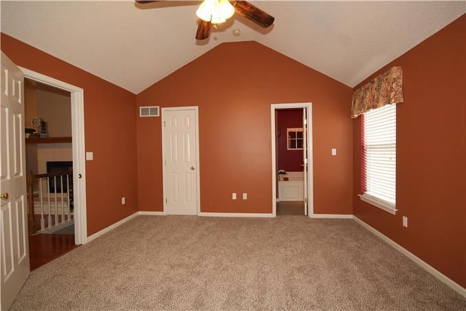 1933 Claywoods Parkway — photo 13