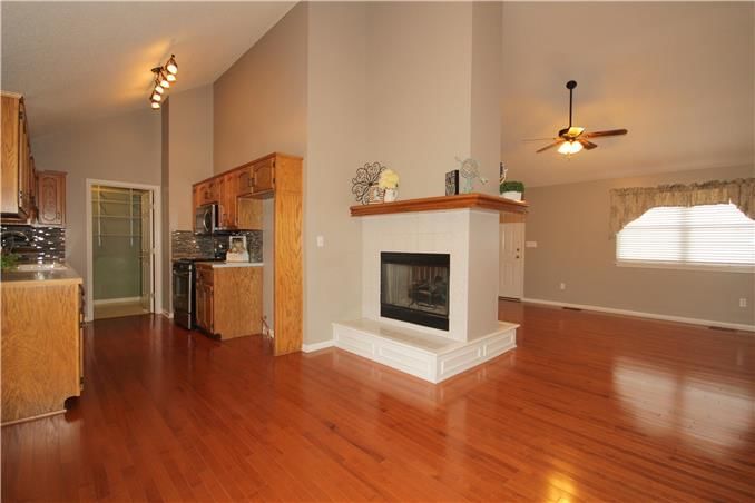 1933 Claywoods Parkway — photo 5