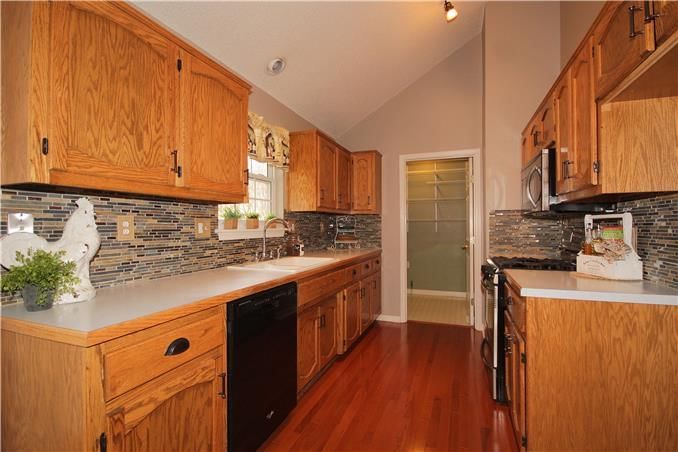 1933 Claywoods Parkway — photo 8