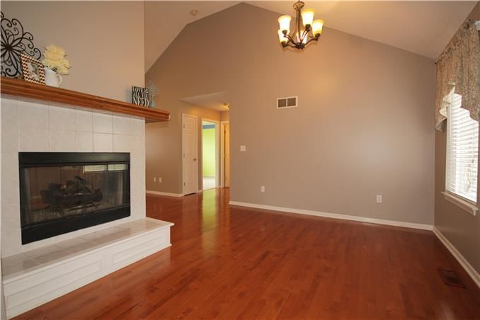 1933 Claywoods Parkway — photo 9