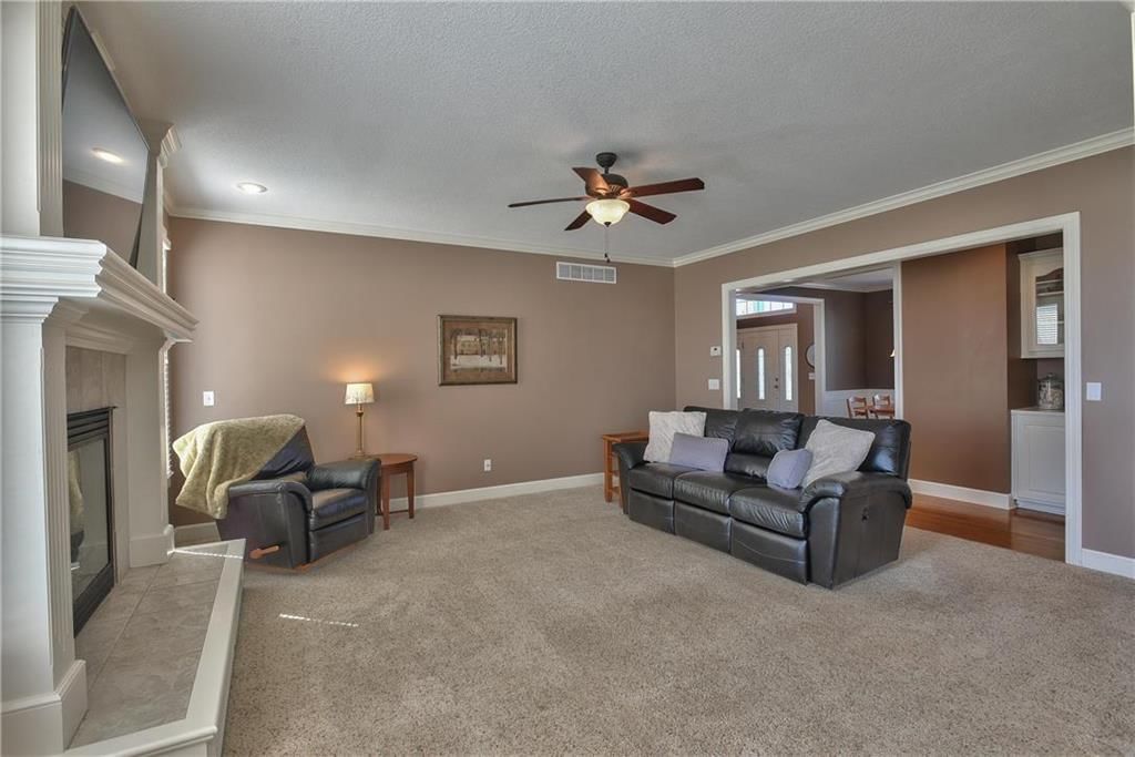 15915 W 162ND Street — photo 5