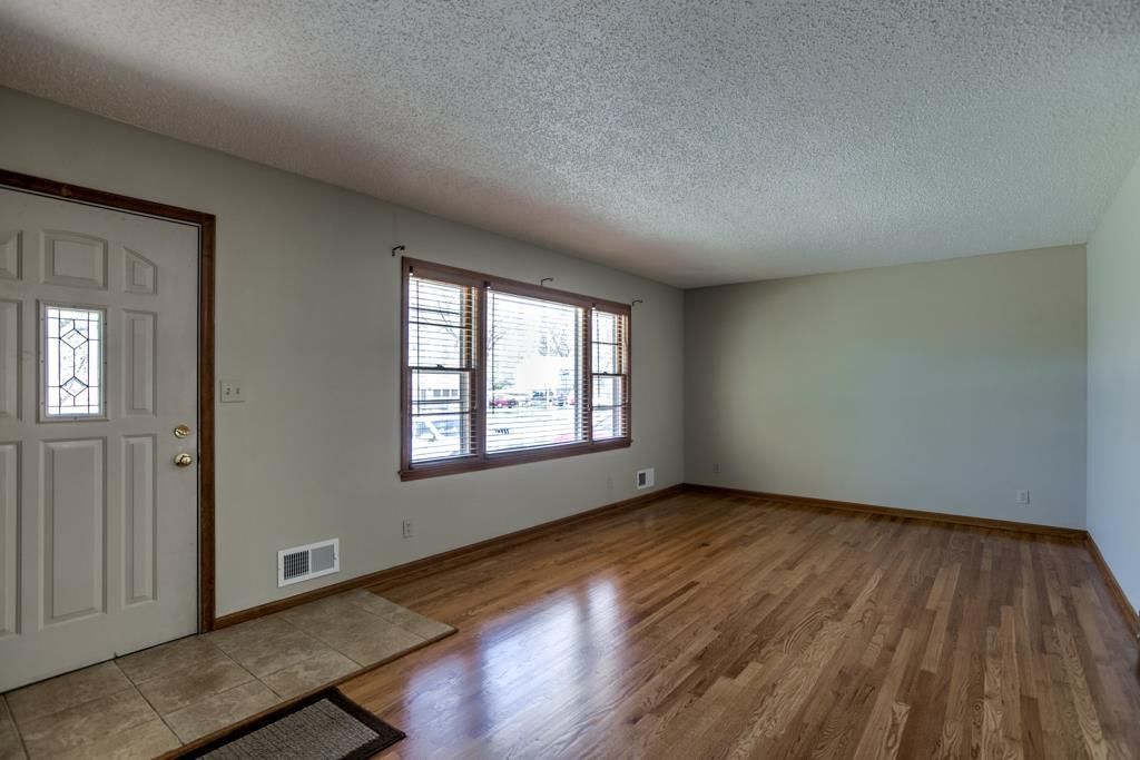 7927 N BROADWAY Avenue — photo 5