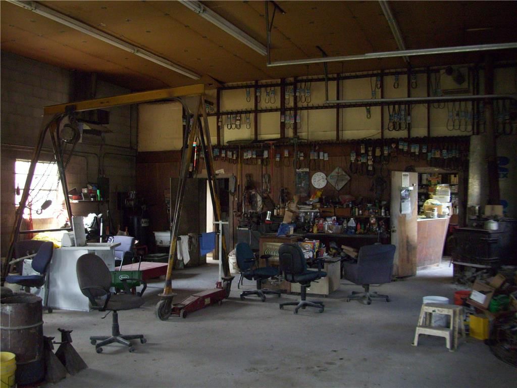 704 S METCALF Road — photo 11
