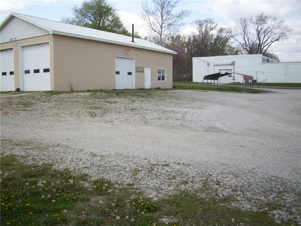 704 S METCALF Road — photo 5