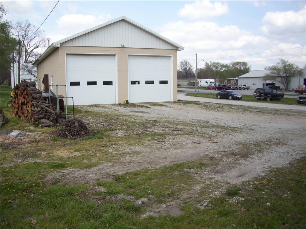 704 S METCALF Road — photo 6