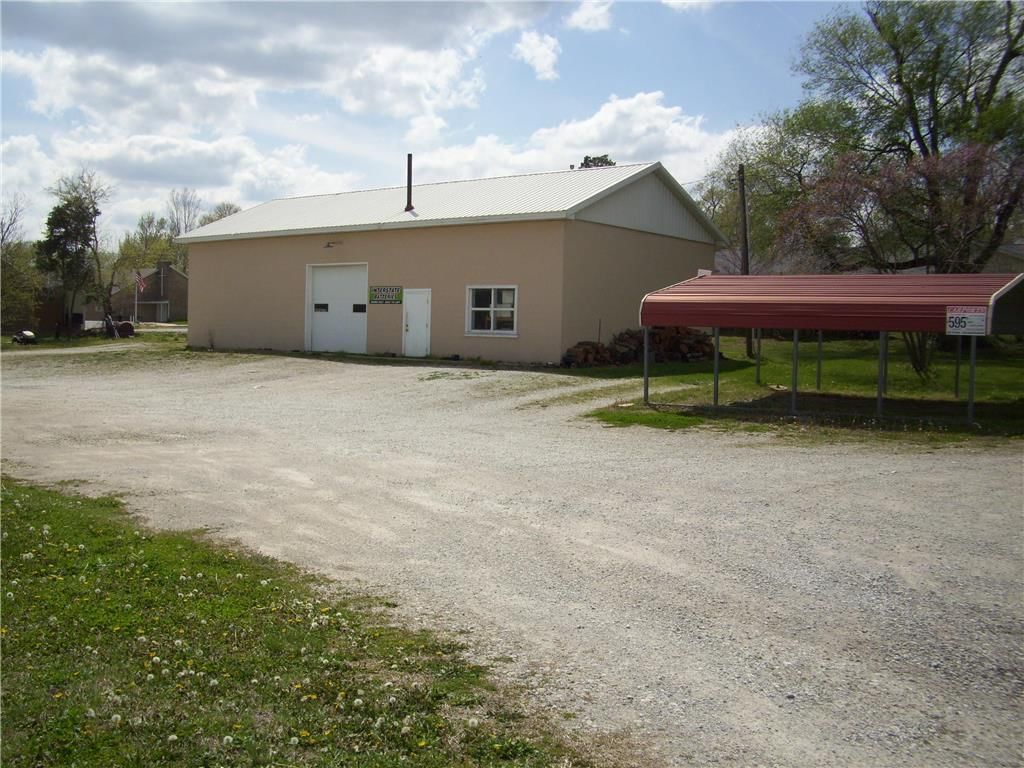 704 S METCALF Road — photo 8