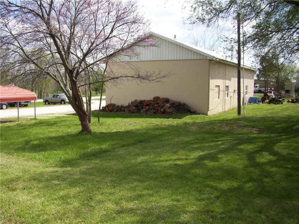 704 S METCALF Road — photo 9