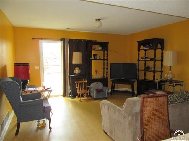 1610 E 21st Terrace — photo 3