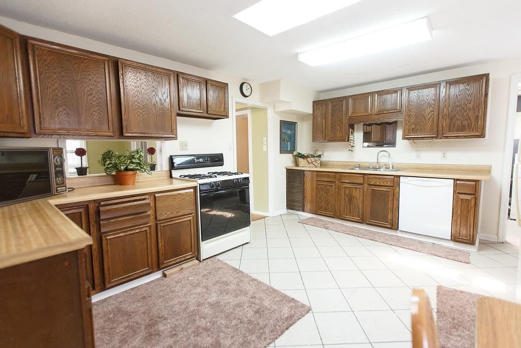 8035 FLORA Avenue — photo 12