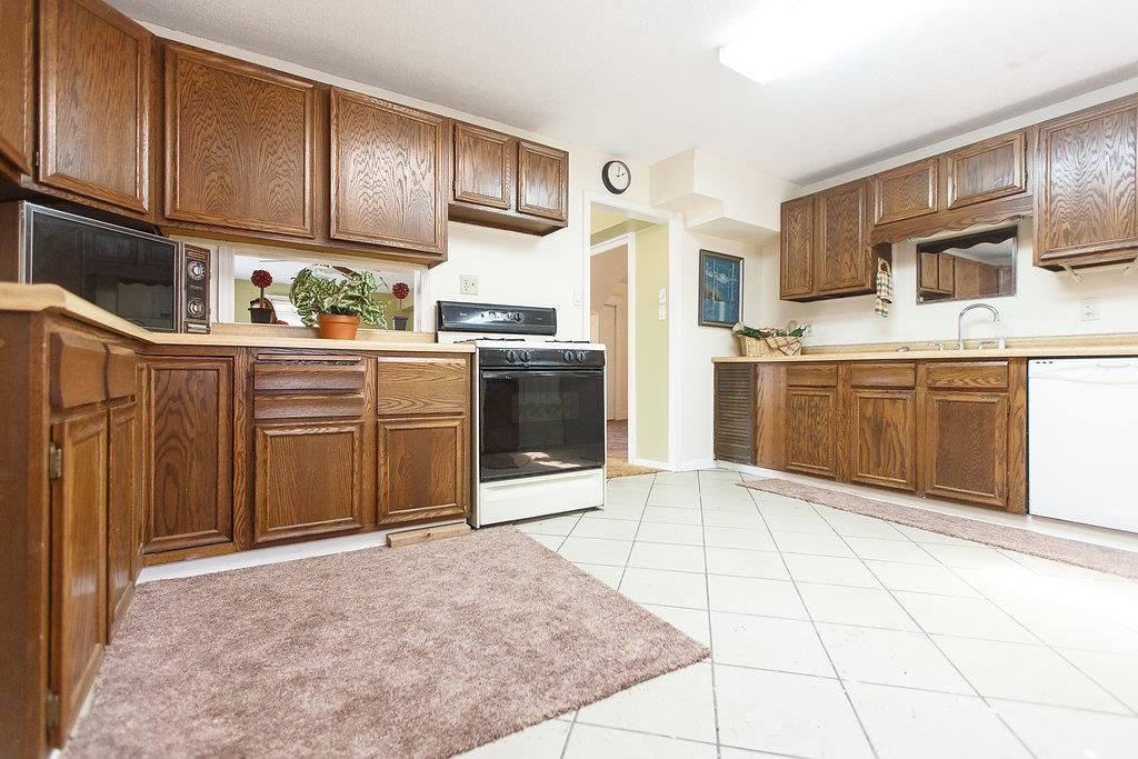 8035 FLORA Avenue — photo 13