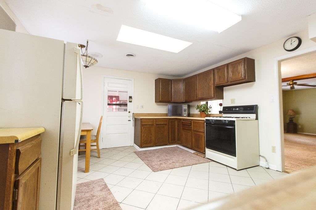 8035 FLORA Avenue — photo 14