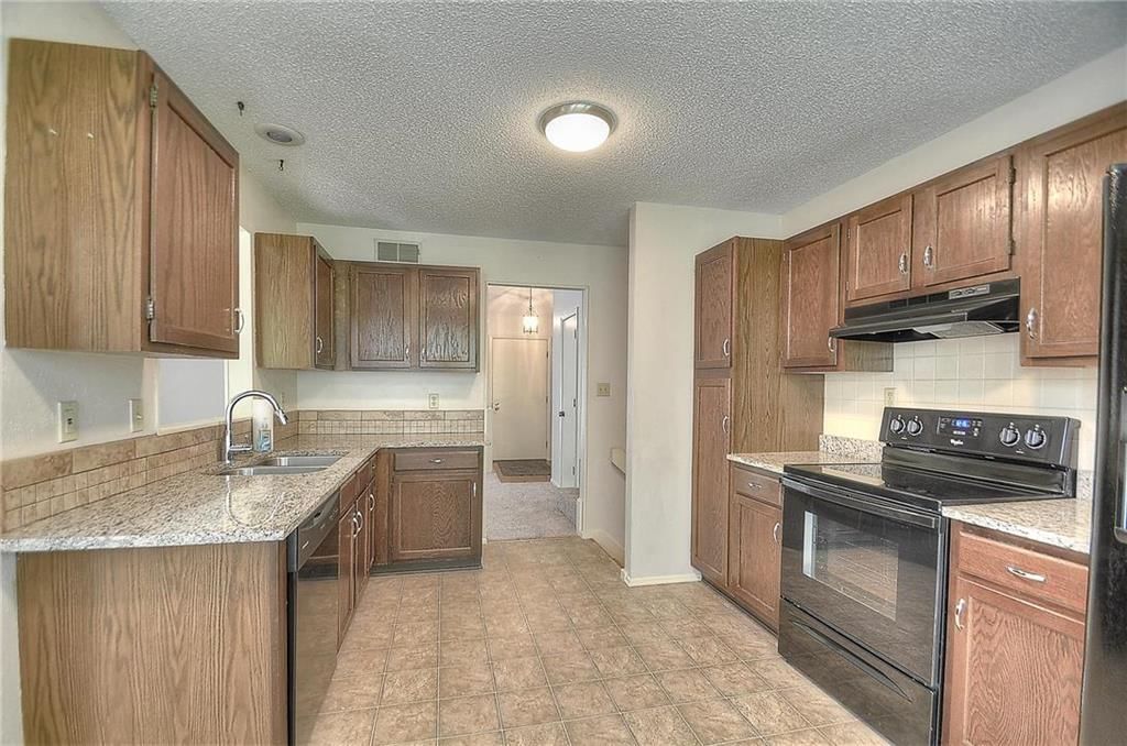 12715 W 108 Street — photo 9