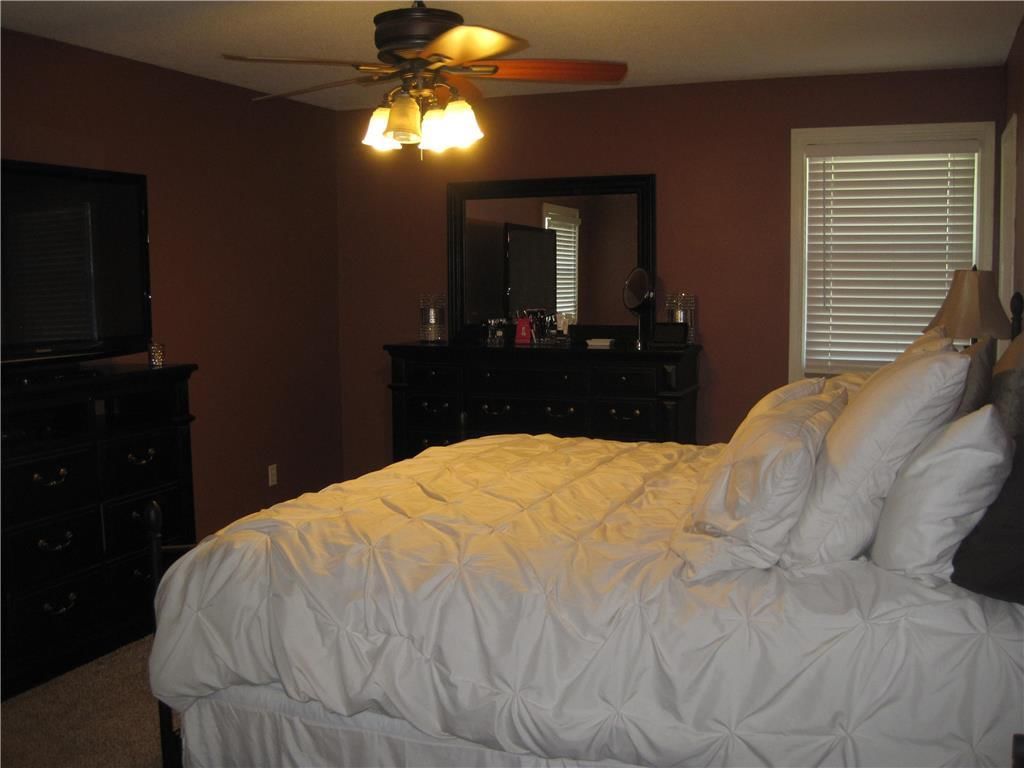 802 E Northview Street — photo 15