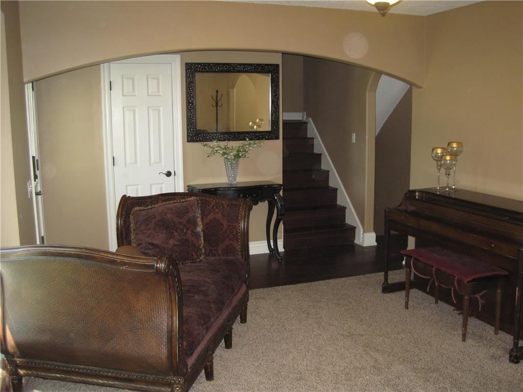 802 E Northview Street — photo 3