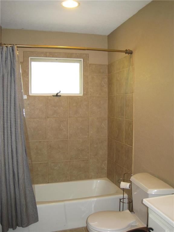 802 E Northview Street — photo 21
