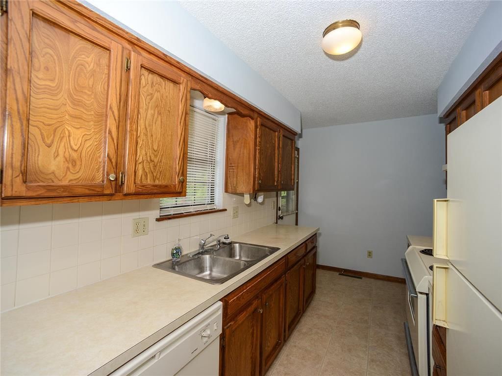 105 Brent N/A — photo 6