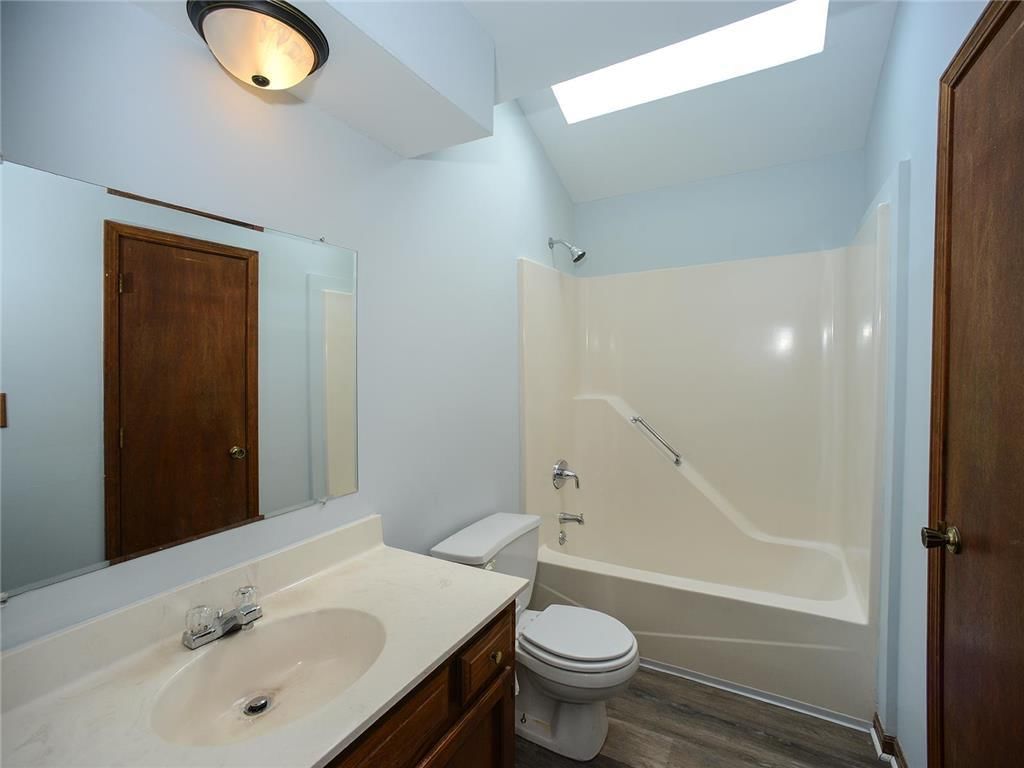 105 Brent N/A — photo 8