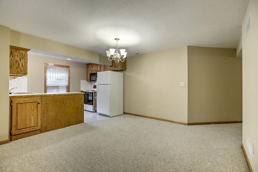 406 W 11th Terrace — photo 18