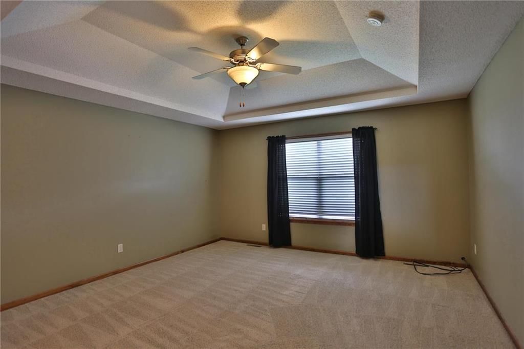 1915 NW Hedgewood Drive — photo 11