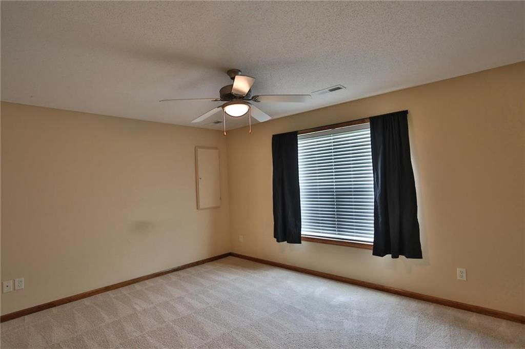 1915 NW Hedgewood Drive — photo 18
