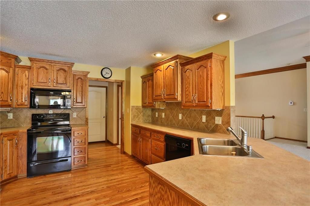 1915 NW Hedgewood Drive — photo 7
