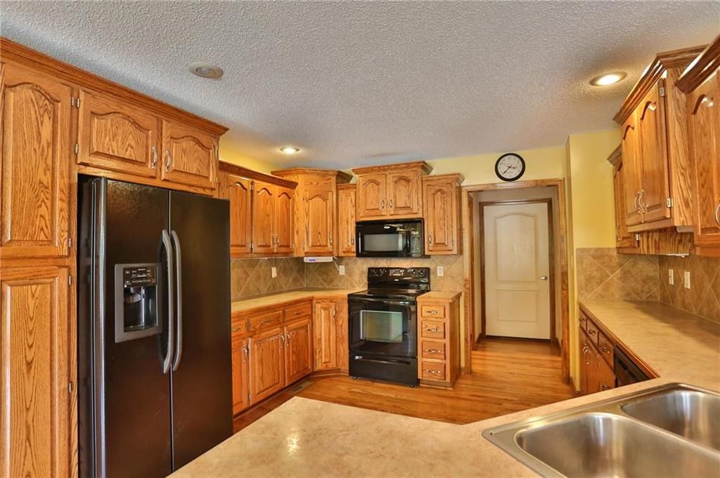 1915 NW Hedgewood Drive — photo 8