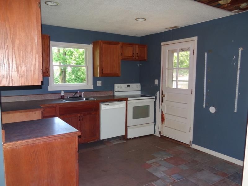 11314 E 11th Street — photo 2