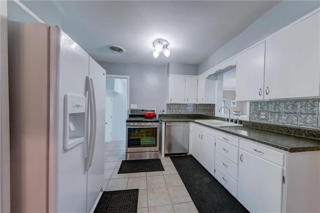 13208 Logan Lane — photo 4