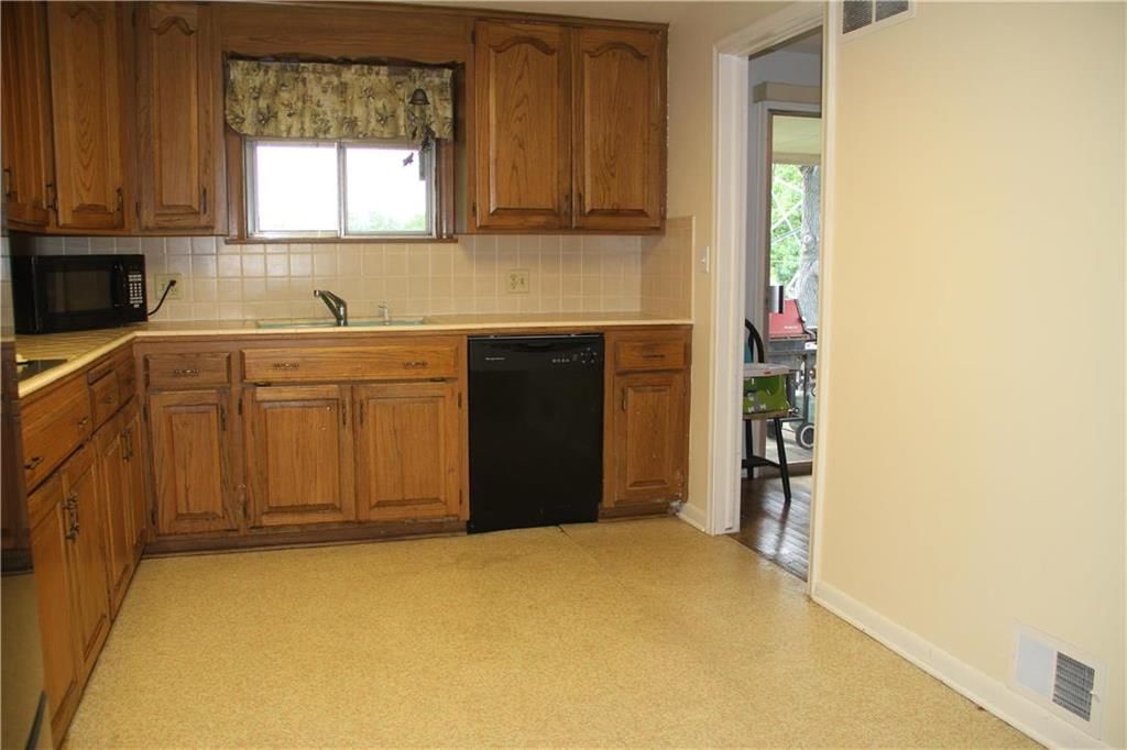 1946 S 21st Court — photo 9