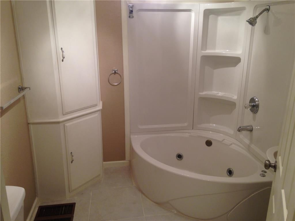 402 W CHESTNUT Street — photo 13