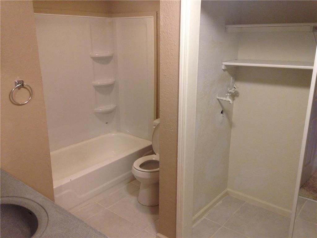 402 W CHESTNUT Street — photo 16