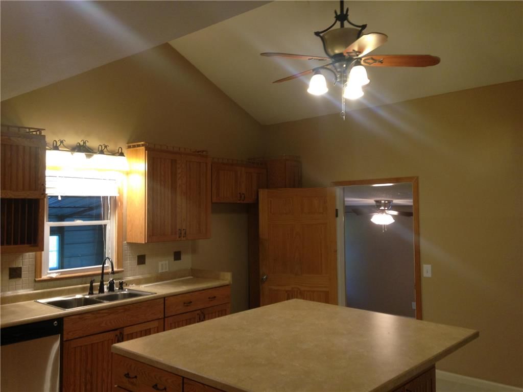 402 W CHESTNUT Street — photo 8