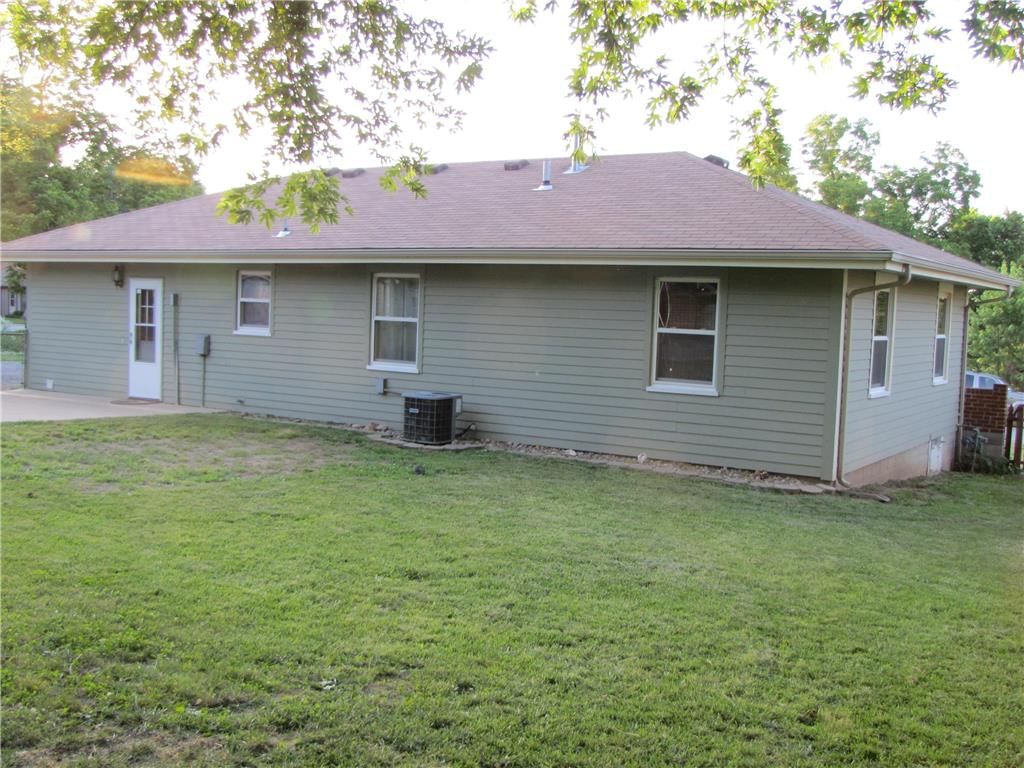 503 E 164th Terrace — photo 16