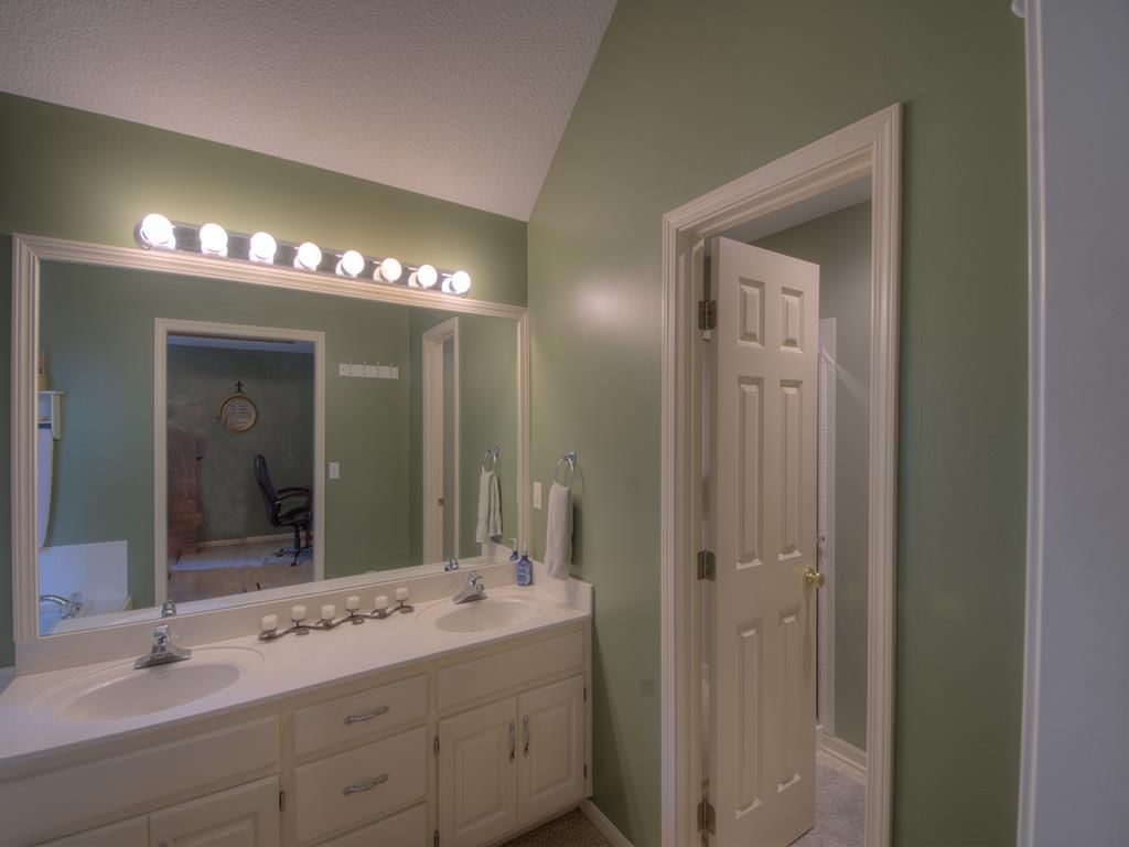 14110 NW 64th Terrace — photo 11
