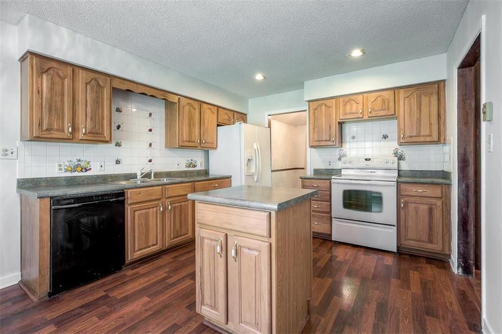 302 S Howard Street — photo 11