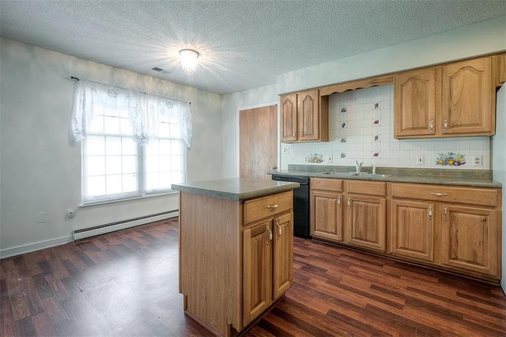 302 S Howard Street — photo 10