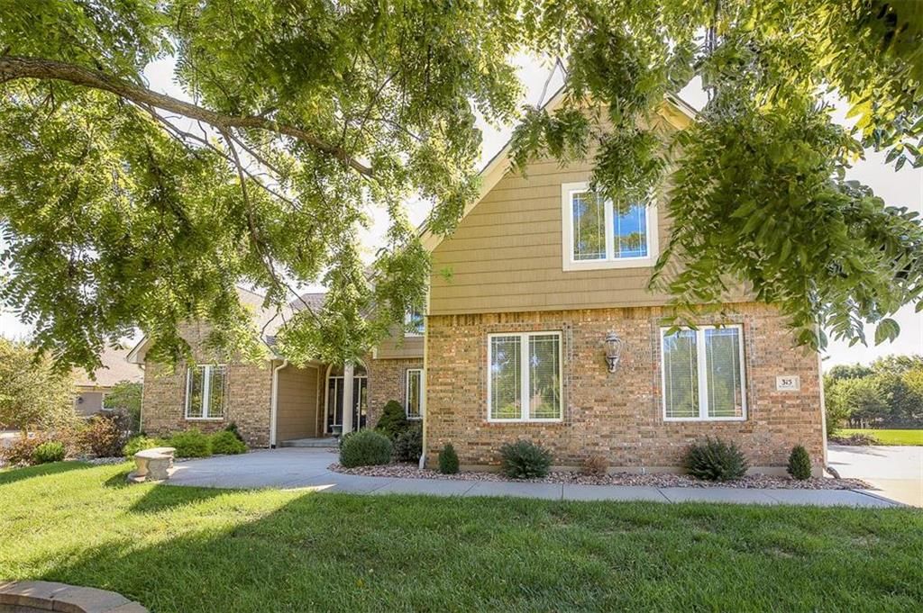 315 NW Rockwood Court — photo 2